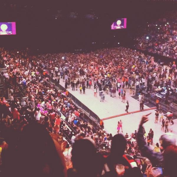 Teekidd's tweet photo. Nicki Minaj was straight up amazeballs! Nice to see her ass in real life ;) haha #kiwifansarelegit http://t.co/yOGWT12A