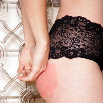 deservespanking's tweet photo. تلك الحمرة والالم التي تخلفها ضرباتي 
تخضعي لها بنشوة لانك تعلمين انك سوف تنعمين بعدها بلمساتي التي ستتحسس ما سببته http://t.co/QCC3Ivx2