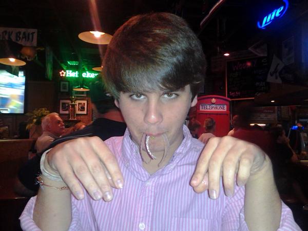 LazyGrandeur's tweet photo. #tweetApictureYouCantExplain @Sophukingawesum @toniwynncreson Aubtopus http://t.co/HhksaPVd