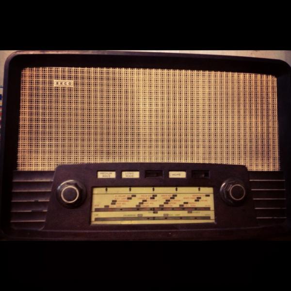 PortobelloCooks's tweet photo. Beautiful 1940's Ekco radio in working order http://t.co/euz2HSL2
