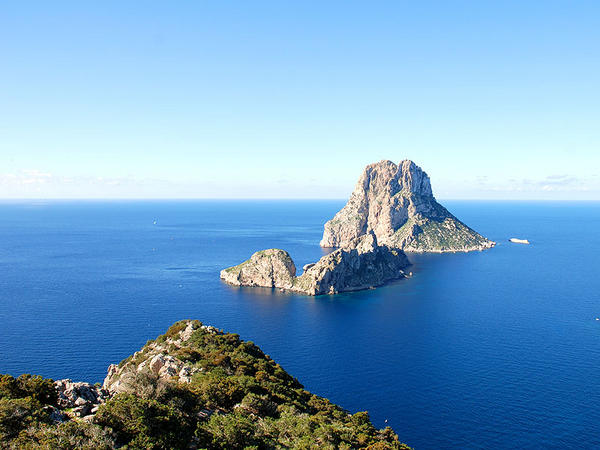 terroleta's tweet photo. #FaDimatges Sa roqueta misteriosa... Es Vedrà. Eivissa http://t.co/GCC5q97G