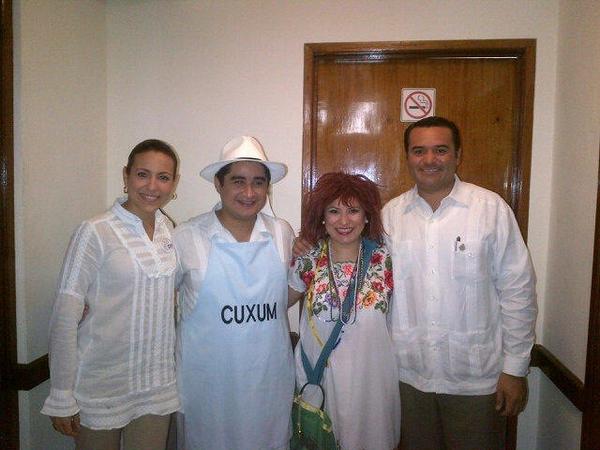 RenanBarrera's tweet photo. Mi esposa @Diana_CastilloL agradecemos a @cuxumteatro y a @chepita_kktua su apoyo al "Cobijón" de #DIFMerida http://t.co/p1wIUz1T