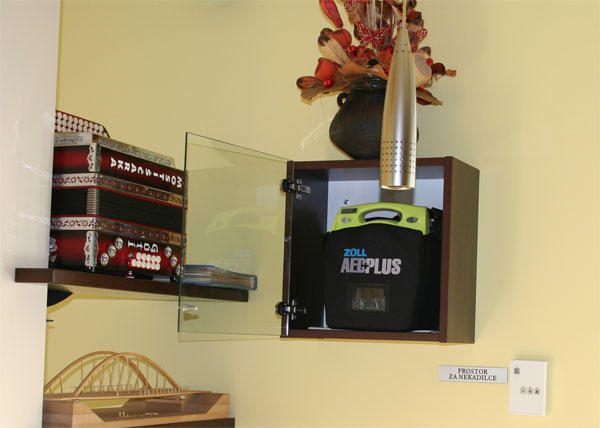 DefibAED's tweet photo. Javno dostopni defibrilator v Podpeči: http://t.co/nA6dZ0Z1 http://t.co/qGVqxqIF