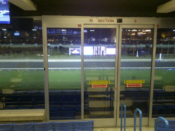 CMack_25's tweet image. Betting on the ponies with @wflotre @rheintz57 #woodbine #itsposttime #showmethemoney