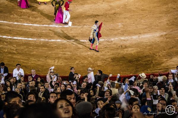 “@Kiquemc: A esta foto la llamare 'La Petición' #MonumentalPlazaDeTorosMéxico @LaMexicoCom ” / ya viste a Manlio Favio?