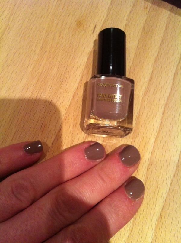editblogger's tweet photo. Like it? Cappuccino @Maxfactor_uk #paintingyournailsisthenewgoingout http://t.co/PcXM2LjP