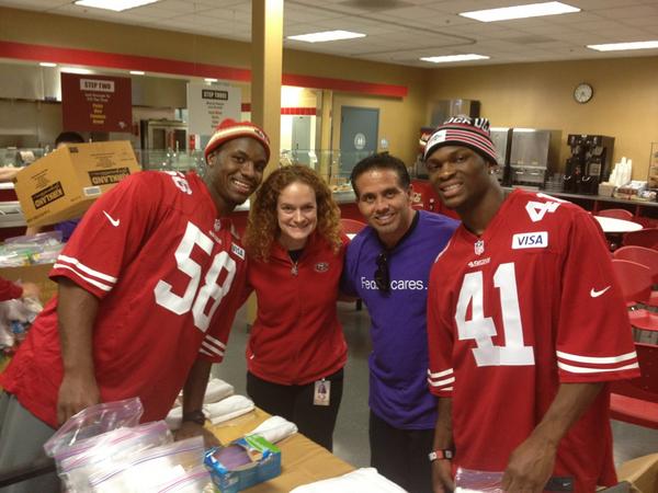 jpasternack's tweet image. @Edd1e5_World @dfleming58 49ers staff &amp;amp; FedEx packed 1k essentials bags for #SANDYVICTIMS with @49erscommunity