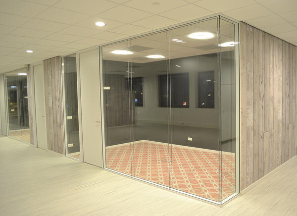 ESDbv's tweet photo. De eerste praktijktest met het wandtype Sapphire_VIP is afgenomen. De wand met ons nieuwe kozijn haalt R'w 44 dB! http://t.co/GtMgbf9V