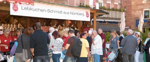 LebkuchenS's tweet photo. Am Samstag, den 8. September 2012, war es soweit: Die Nürnberger starteten in die Lebkuchen-Saison. http://t.co/iKllIUMj