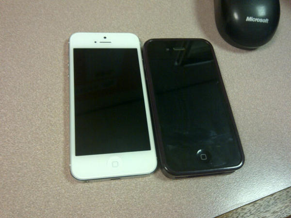 Real_mrgriffin's tweet image. Joined the #Iphone5 family, I&apos;m liking the big hd screen!!!