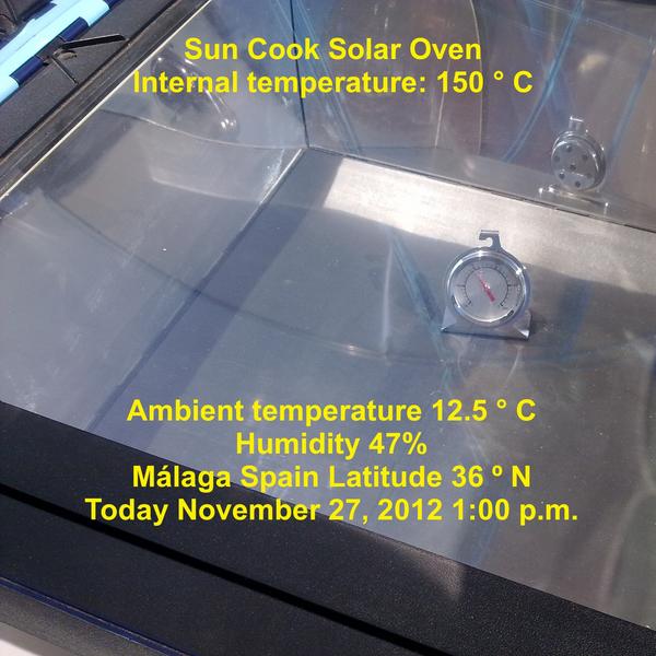 Solar oven preheated for baking a cake of figs #recipes #permaculture