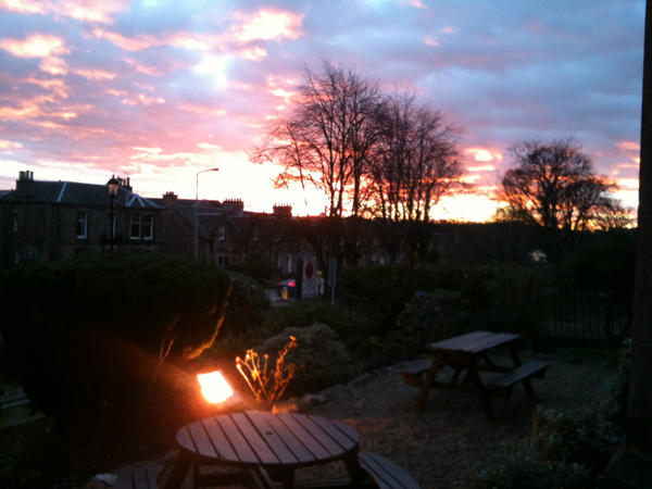 roseatedinburgh's tweet photo. The sunset over Dunstane Hotels is beautiful tonight! Check it out! http://t.co/uT6tebky