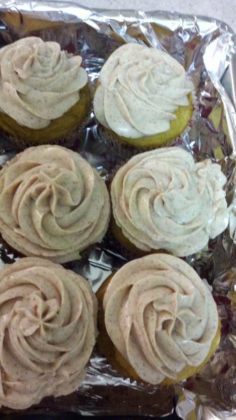 SabrinasSweets's tweet photo. Pumpkin spice cupcakes! http://t.co/kPMTtzJh