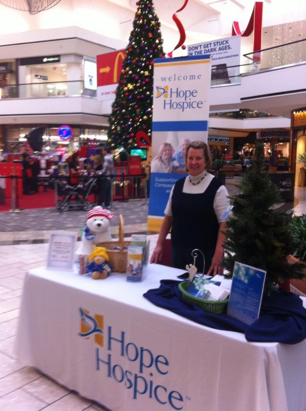 HopeHospiceCA's tweet photo. #GivingTuesday @ShopStoneridge come visit us near Santa http://t.co/g0irvB47