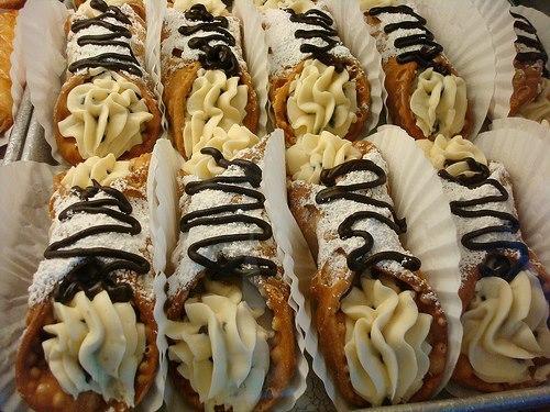 FooodPorn's tweet image. Canoli