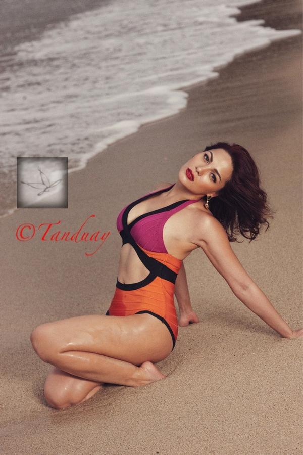 GlobalKaChooch's tweet photo. @kc_concepcion is as mesmerizing and as hypnotic as a siren's call as @tanduayofficial 's calendar girl! http://t.co/LCrBrrpX