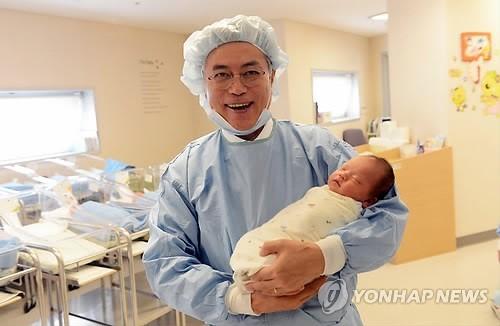 문재인 후보의 신생아실 출입에 대한 아기 엄마들의 반응~~!!@@ ilbe.com/430328404 snic.kr/4aRr 엄마들의 분노