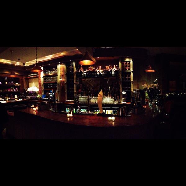CopperCafeWB's tweet photo. Copper bar looking ultra cool http://t.co/4QdbKekD