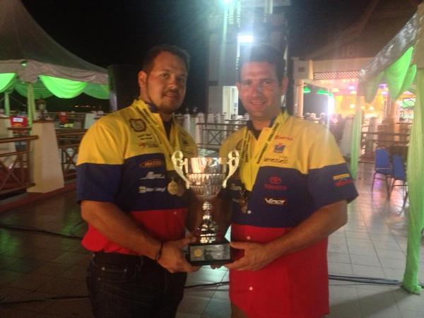 roldanesteva's tweet photo. TEAM AZIMUT 2º EN MALASIA EN PREPARACION PARA EL DAKAR 2013 https://t.co/mHzXDufA http://t.co/zGMYOg9m