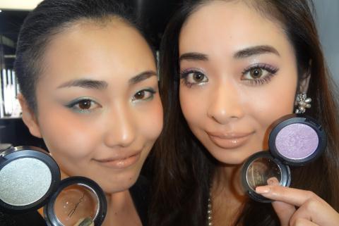 Mariko T Auf Twitter 本日発売の プレストピグメント は全12色 キラキラの質感 今後の春夏メイクにもぴったりです Http T Co 1tqxwx5q