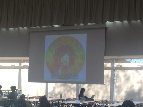 最終日の今日はカフェテリアで期間中のみんなの笑顔写真や準備の様子をスライドショーで流しています♪