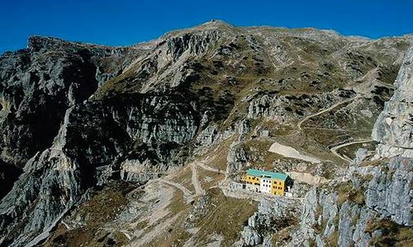 Dunloptyres_SA's tweet image. Pasubio is a slippery, narrow Italian mountain road, winding past sheer cliffs &amp;amp; dark, low tunnels. #daretodrive?