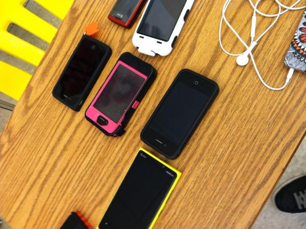 hunter_knapp1's tweet image. Wait, which iPhone is mine? #miltonproblems