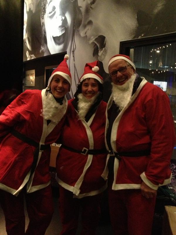 AlbertvanWinden's tweet photo. Enschede kleurt rood voor #serious request ... Zie http://t.co/WI1fKPfX Rotary Twente Zuid goed bezig http://t.co/f0Cr3Hb2