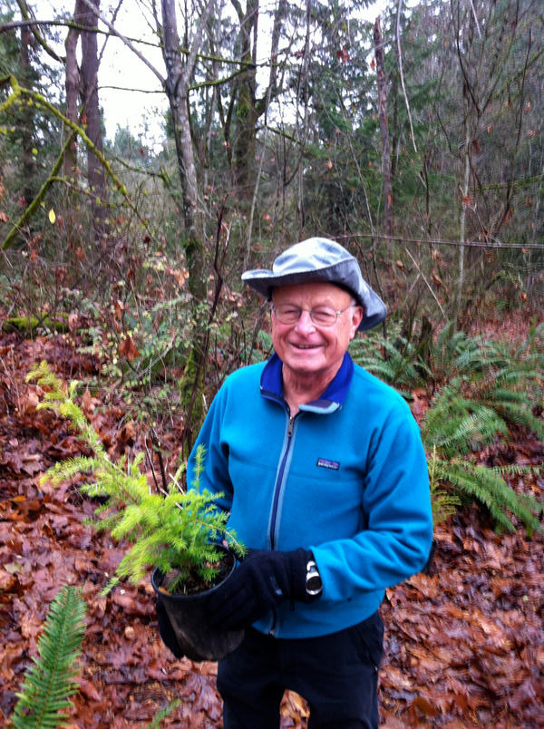 GreenRedmond's tweet photo. We had a blast at the Westside Park tree planting event this weekend! http://t.co/ypYv6ls0