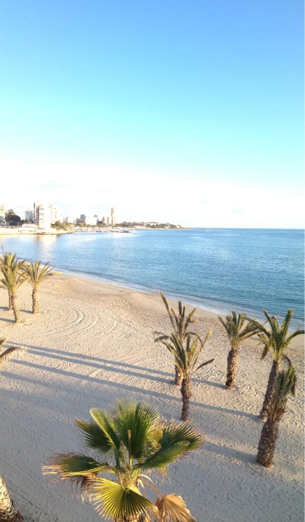 Don't be fooled by the sunshine. #SpanishWinter is COLD.