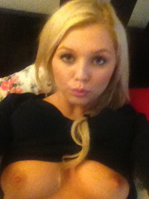 #TittyTuesday ;) and a kiss to my fans! #ff http://t.co/uuDzi0vJ