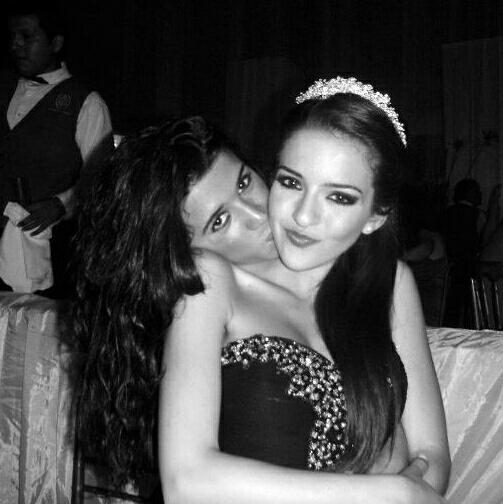 matyglez's tweet photo. Hoy es cumple de la mejor amiga que alguien puede tener @virginianahum happy bday shishita!!t amo http://t.co/K1cHXIG2