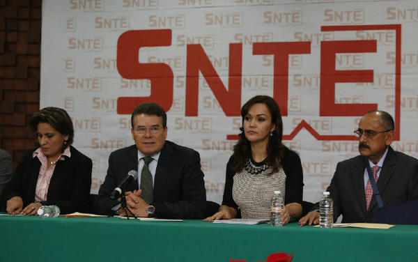 Dicha Iniciativa recoje   propuestas que a lo largo del tiempo han formulado los maestros a través del #SNTE