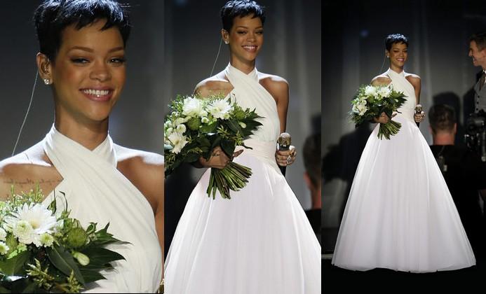 Fotos de Rihanna (apariciones, conciertos, portadas...) [10] - Página 14 A93Zi6kCEAAhGld