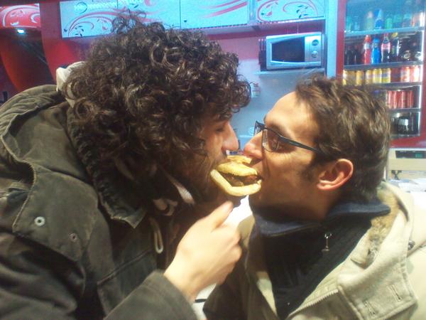 jacklandi's tweet photo. #faiunadomandaalpapa ma le da piu noia l'atteggiamento omoerotico o l'accostamento 4formaggi e pomodorini secchi? http://t.co/CdrowFsG