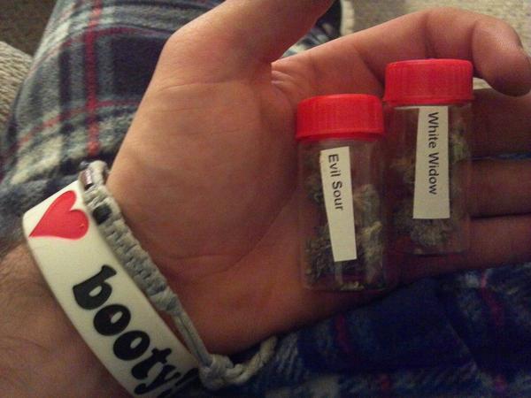 stooki3's tweet image. #iLetMyPaccTalk #iheartbooty #andweed