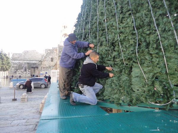 BethlehmMuni's tweet photo. بيت لحم مدينة الميلاد و المحبة تستعد لتتزين وترتدي حلة العيد   بالعديد من الفعاليات و الاحتفالات http://t.co/MAy6YeUn