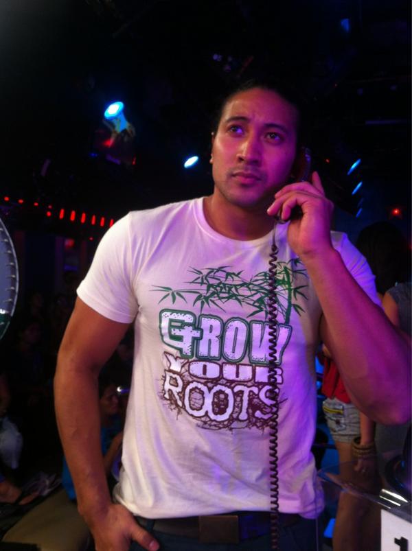 Calling @CapitalG_CALYE to say thank you for this tee!!! #GrowYourRoots @BeingSmooth #Showtime #PinoyPride