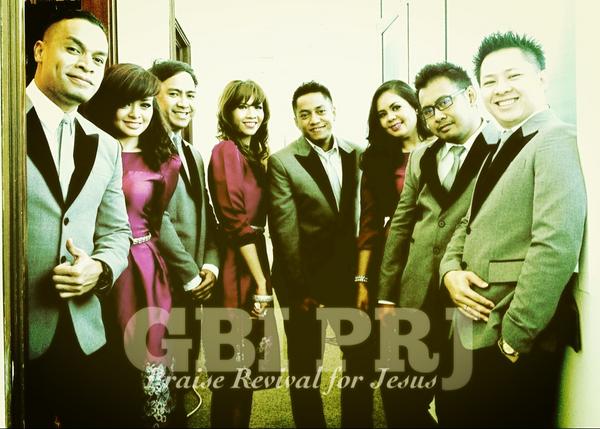 itstruuu_'s tweet photo. HUT @GBIPRJ ♡ @willemmartin @esterdesi @gentlytiwa @JQ1301 @Alden_LL @dayendayen @charliesuhadi @KRESSENDO http://t.co/Esdjn8Ol