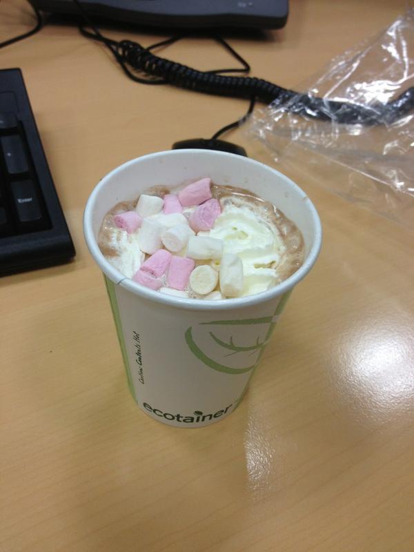 Leigh2121's tweet image. #HotChocolate #Marshmallows #ThanksO2 😊😊 CHRISTMAS SPIRIT!! Sometimes I love my job 😎☕🎅 x