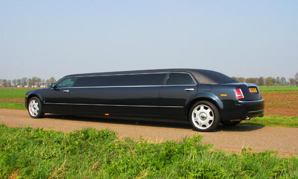 limousinenl's tweet photo. @feesttips Al eens gehoord van de meest unieke limousine van de wereld. check http://t.co/Q3eUausR! Just amazing http://t.co/vY1nJr6X
