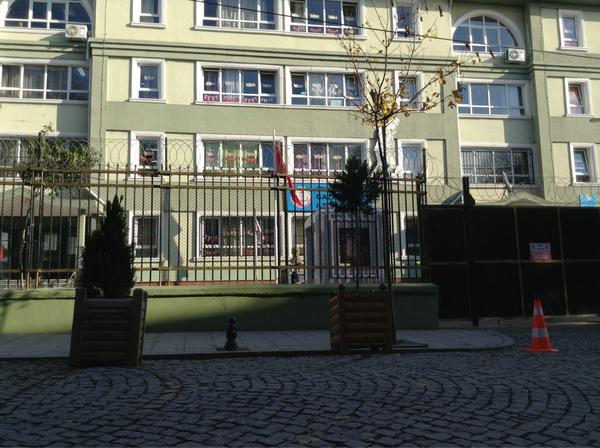 Zinoju jums liva'aa turku berni skola macaas aiz zhoga tapat ka lv... Tik shiem vel dzelondrats katram gadiijumam :D
