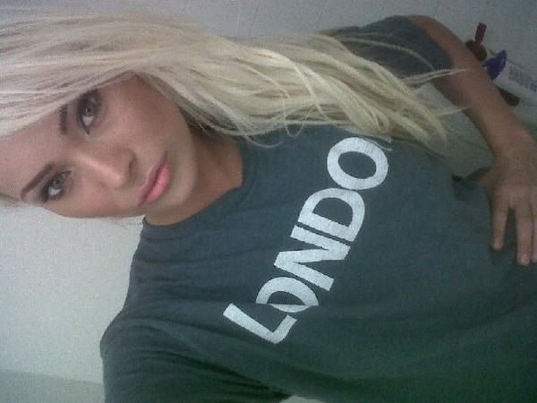 ErickaVanetten's tweet photo. CHILL OUT TIME :D XX http://t.co/jF5wyRSv