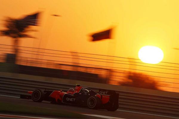 ManorRacing's tweet photo. Abu Dhabi. Never disappoints in the photography stakes #MF1HotShots #Twilight http://t.co/DJ2U4xhT