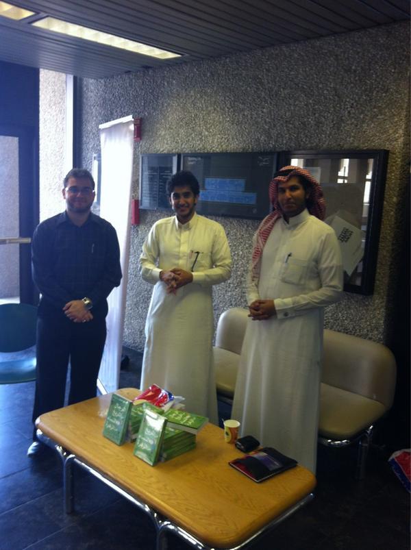 التقيت اليوم بطلابنا الرائعين من نادي الكتاب ،وهنا يقدمون مسابقة لكتاب:الرجال من المريخ والنساء من الزهرة ؛)
#kfupm