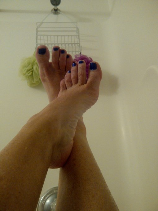Happy Hump Day Foot Lovers mmmm my favortie day of the week! http://t.co/p8jDgoUx