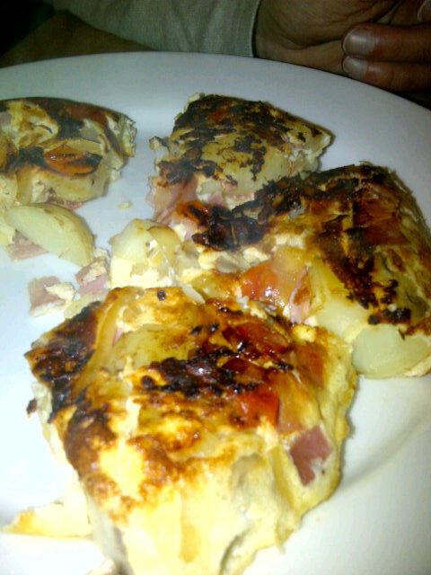 LeanneHonnor's tweet image. My home made spanish omelette, @DemiMoore18 #studentcookbook #littlechef