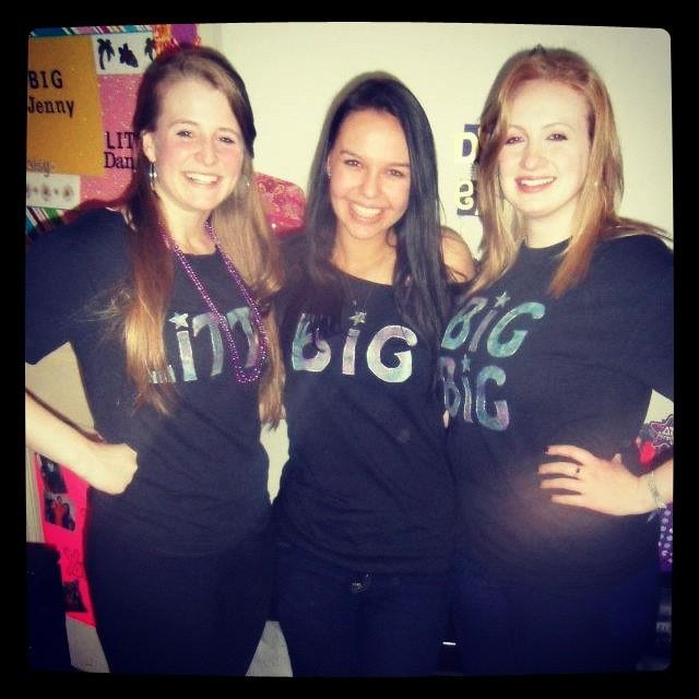 whatupdreyuh's tweet image. Big little appreciation day #grapes #bestbranch #LoveYous 💜💛 @Erinkmitchell23 @LauraGraydee