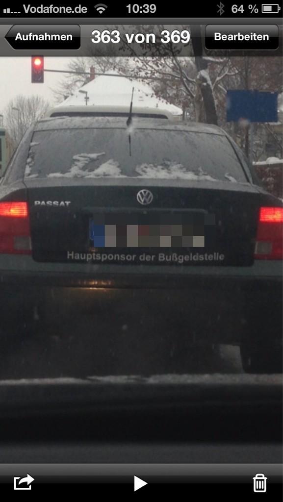 Und gleich noch ein Bußgeld für schiefes anbringen von Heckaufklebern