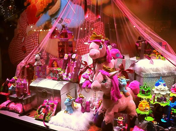 smithjiaws's tweet photo. Look what I just found at the oldest Christmas market in München... @PaulinaNCurto #mylittlepony #Nürnberg http://t.co/P8DH93Xz